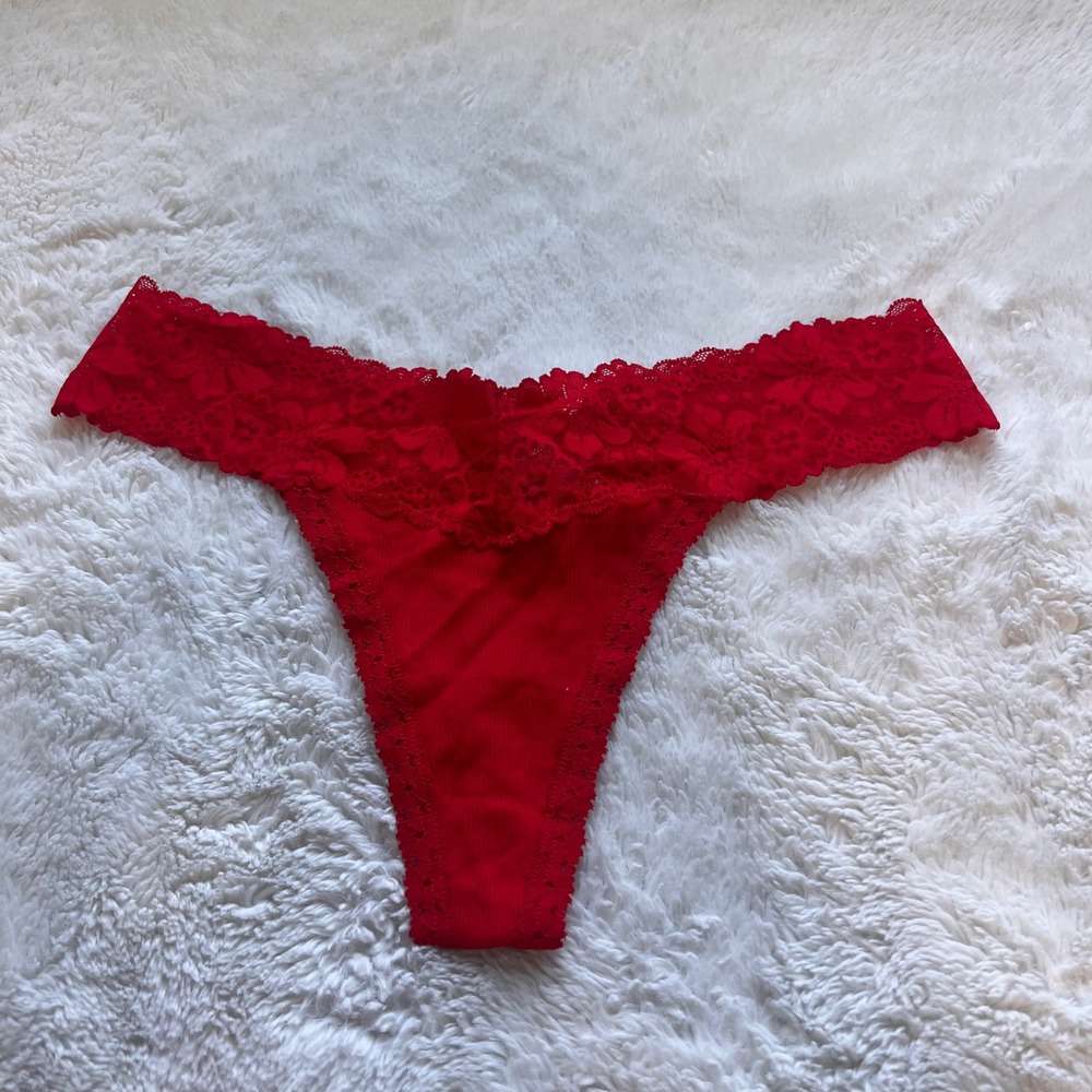 Victoria's Secret PINK Red Ribbed Cotton Floral Lace Trim Thong Panty Medium NWT